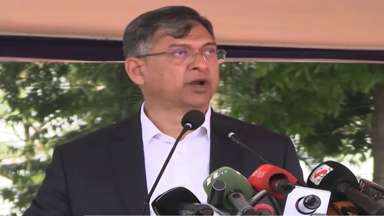 পুলিশের আগের পোশাকে ফিরতে কাজ করছে সরকার: স্বরাষ্ট্রমন্ত্রী