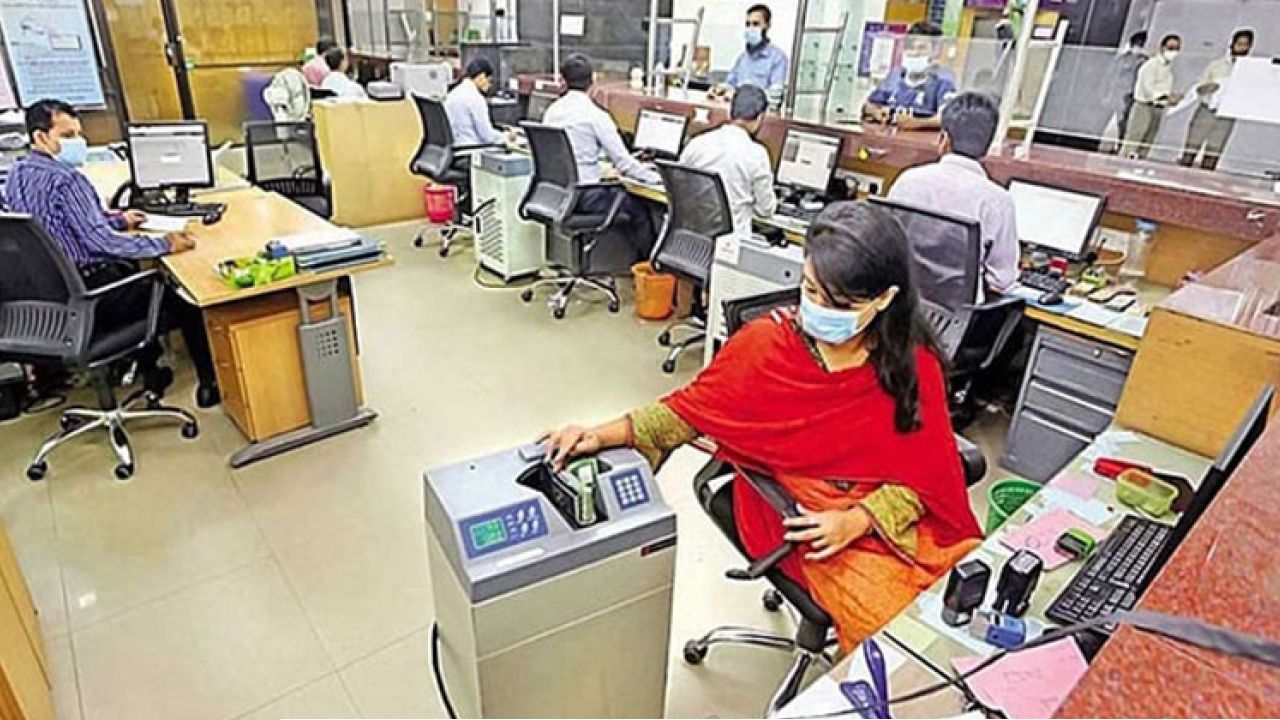 ব্যাংক লেনদেনের সময়সূচি কমিয়ে সকাল ১০টা–বেলা ৩টা পর্যন্ত