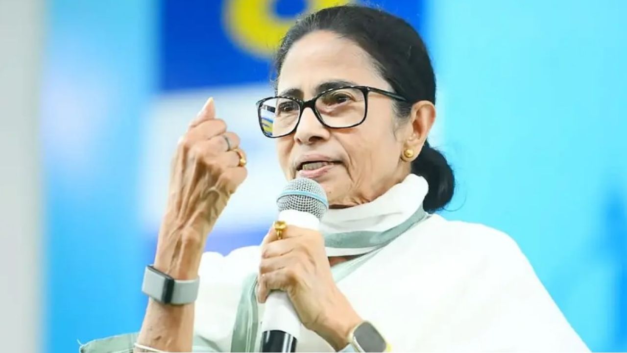 ‘কলকাতায় হামলা চালাবে পাকিস্তান, প্রধানমন্ত্রী চুপ কেন?’ তোপ মমতার