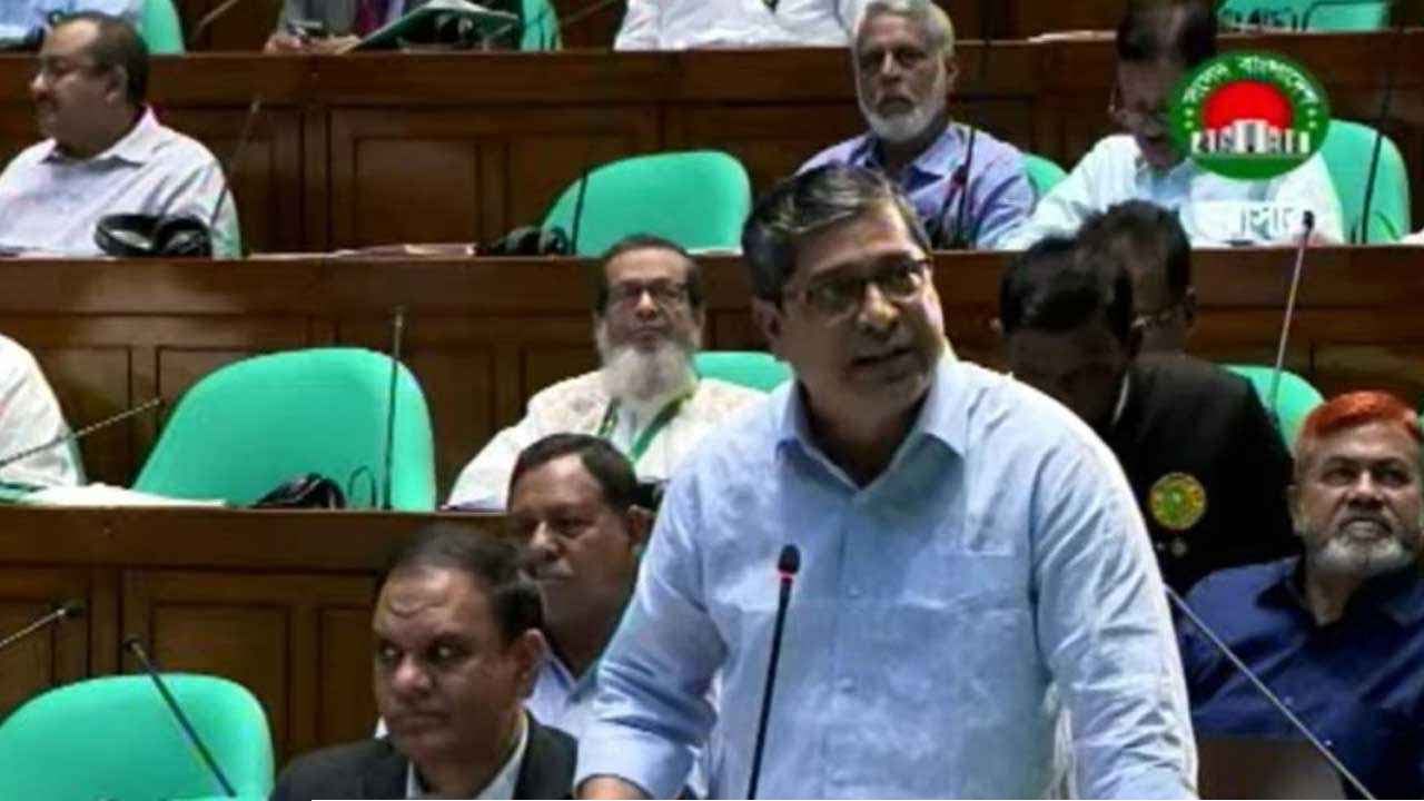 শহীদ রাষ্ট্রপতি জিয়াউর রহমান সরাসরি যুদ্ধ করে এই দেশ স্বাধীন করেছেন