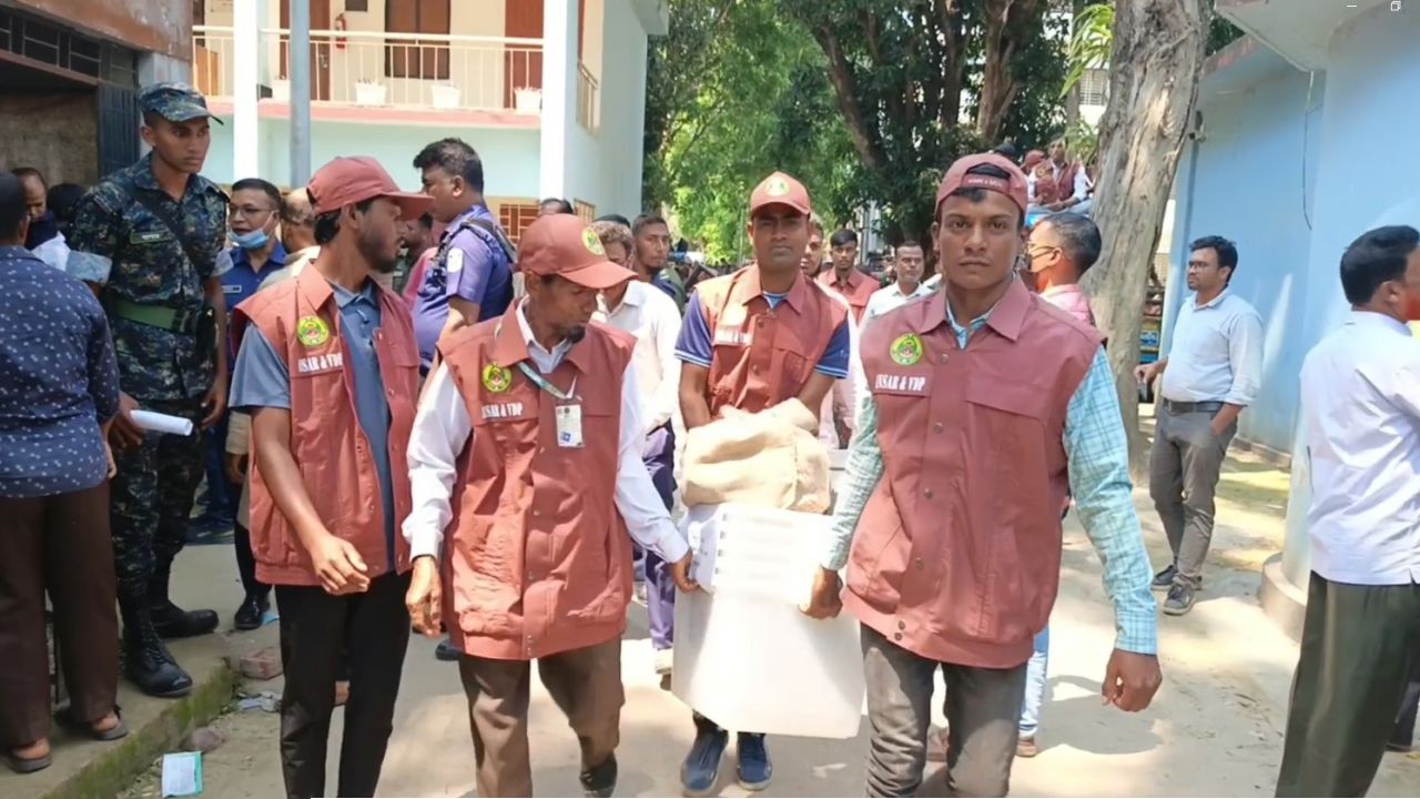 শেরপুর-৩ আসনে সরঞ্জাম বিতরণ শুরু, ৯ এপ্রিল ভোটে সর্বোচ্চ নিরাপত্তা