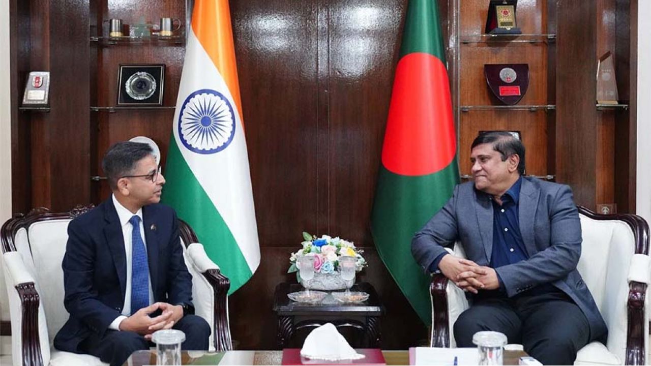 প্রধানমন্ত্রীর প্রতিরক্ষা উপদেষ্টার সঙ্গে ভারতের হাইকমিশনারের সাক্ষাৎ