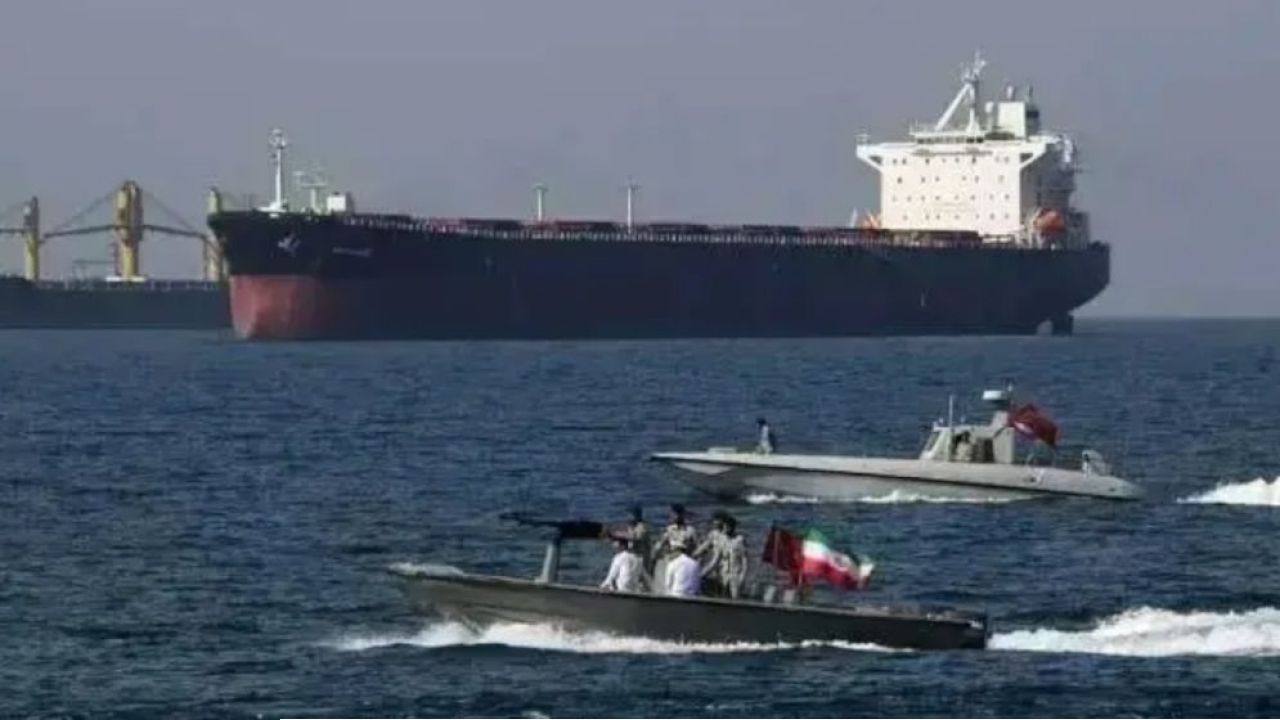 ফের হরমুজ প্রণালি বন্ধ করল ইরান