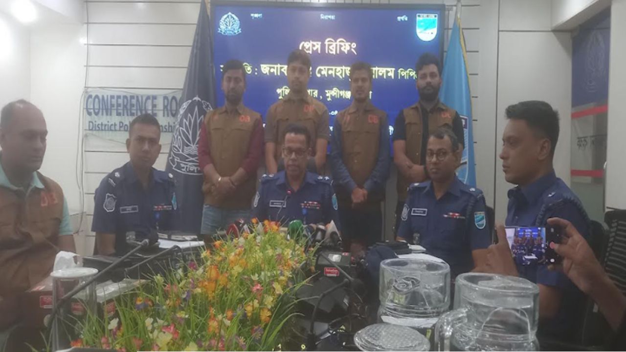 মুন্সীগঞ্জে গরুর মাংস বলে ঘোড়ার মাংস বিক্রি করা চক্র গ্রেপ্তার