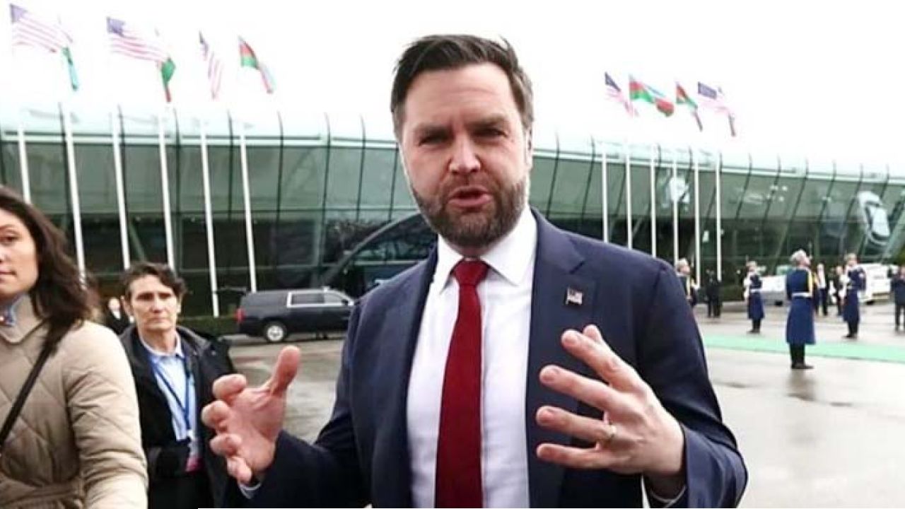 মার্কিন প্রতিনিধি দলকে নিয়ে ইসলামাবাদে পৌঁছেছেন ভ্যান্স