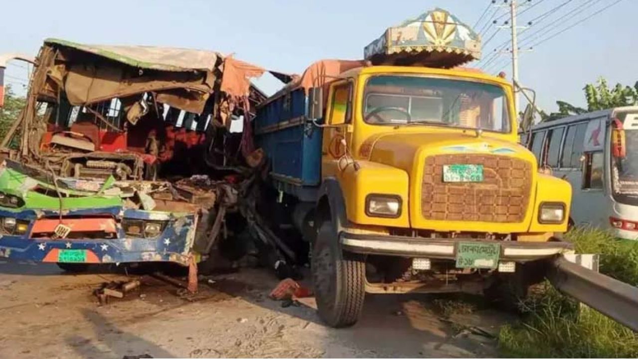 মার্চে সড়ক দুর্ঘটনায় নিহত ৫৩২ : রোড সেফটি ফাউন্ডেশন