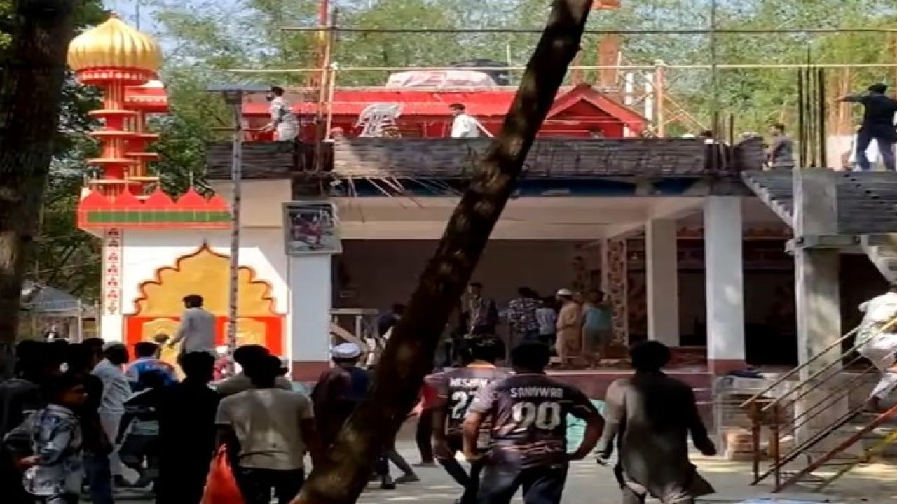 কুষ্টিয়ায় কথিত পীরের আস্তানা পুড়িয়ে দিল বিক্ষুব্ধ জনতা