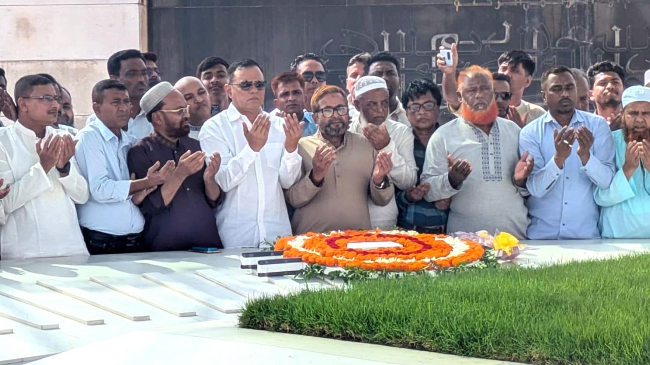 শহীদ জিয়ার কবর জিয়ারত করলেন শেরপুর-৩ আসনের এমপি রুবেল