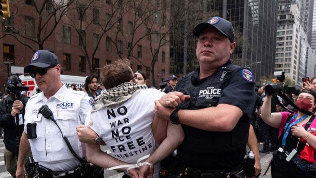 নিউইয়র্কে যুদ্ধবিরোধী বিক্ষোভ, আটক ১০০