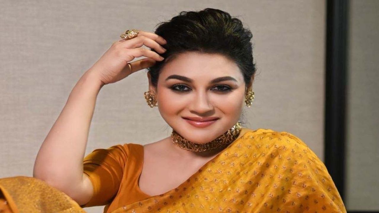 শুটিং সেটে যে খাবার না দিলে ‘মাথা গরম’ হয়ে যায় জয়া আহসানের