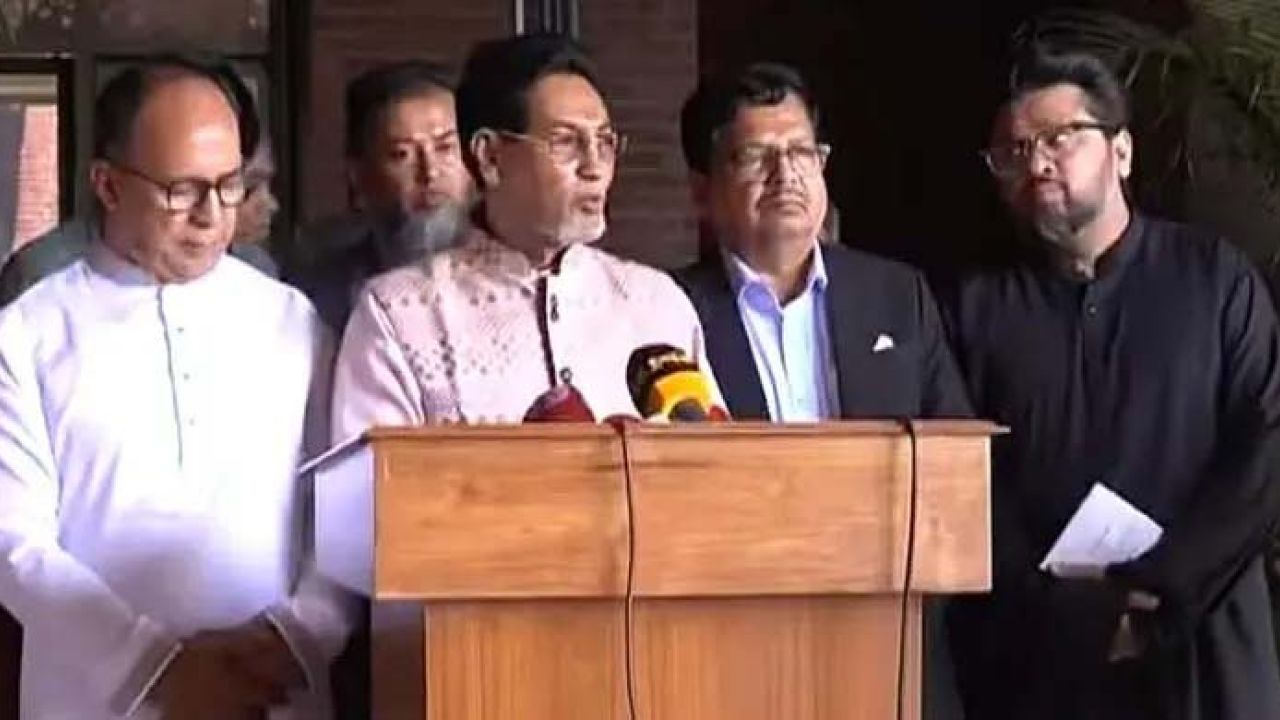 দুই লাখ টন তেল নিয়ে দুটি জাহাজ বন্দরে নোঙর করেছে: চিফ হুইপ