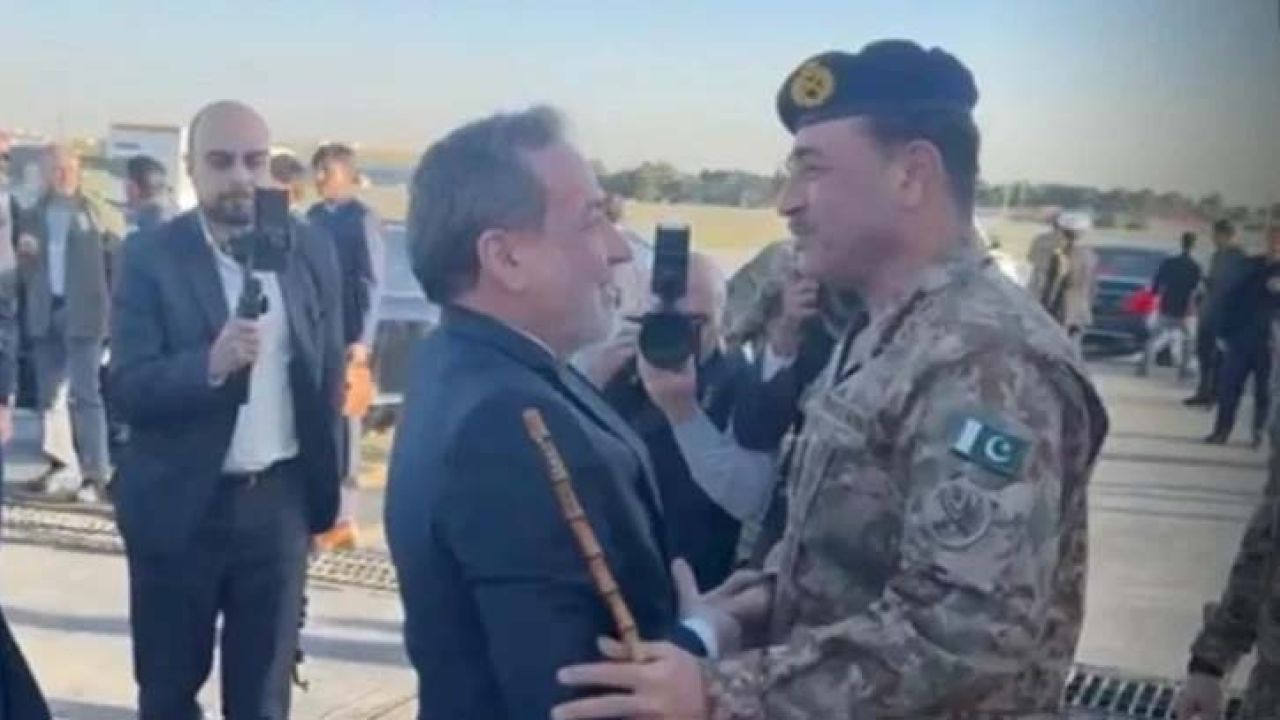 উত্তেজনার মধ্যেই বিশেষ সফরে ইরানে পাকিস্তানের সেনাপ্রধান