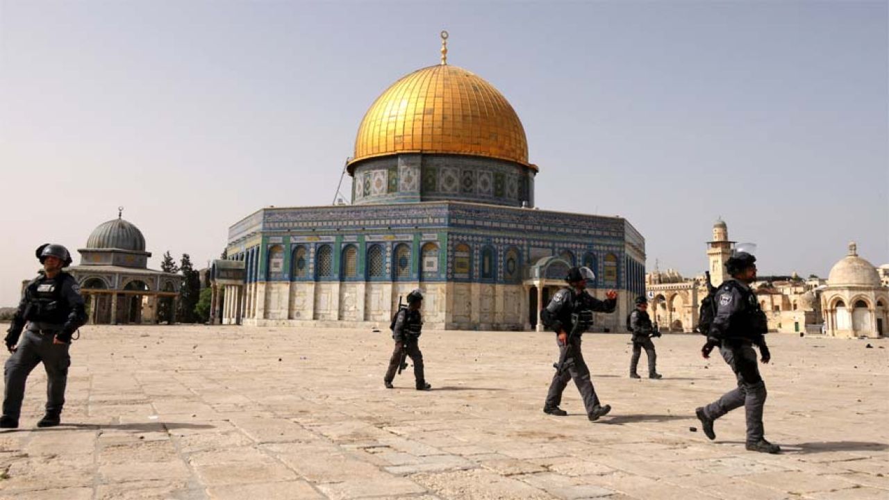 আল-আকসায় পুলিশি পাহারায় ইসরায়েলিদের অনুপ্রবেশ 