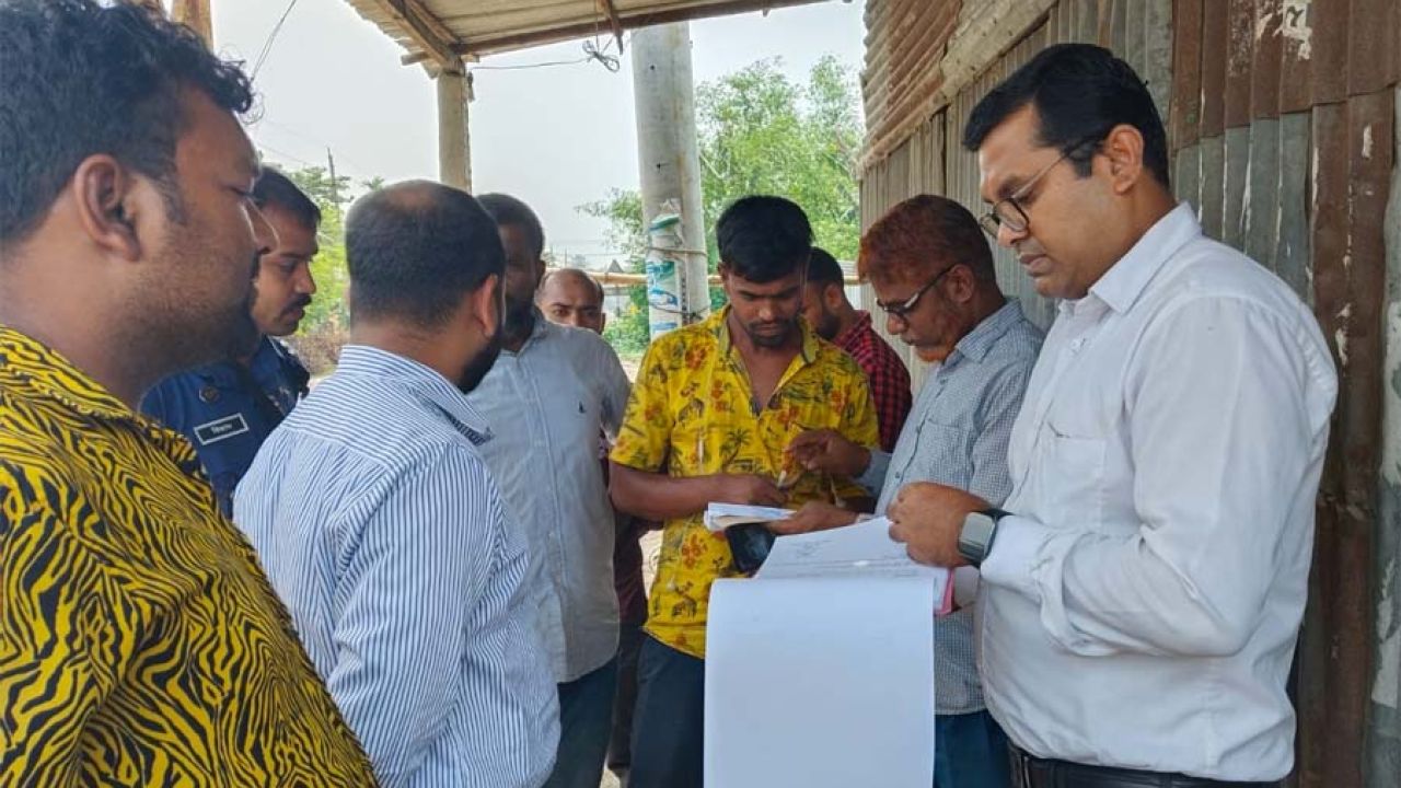 শেরপুরে শব্দ দূষণ নিয়ন্ত্রণে তিন ট্রাক চালককে জরিমানা