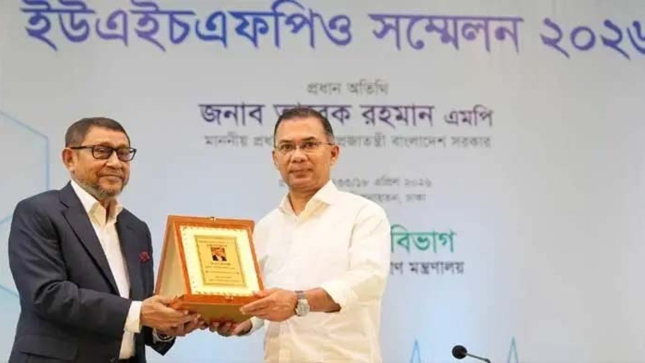 স্বাস্থ্যমন্ত্রীকে প্রশংসা একটু কম করতে বললেন প্রধানমন্ত্রী