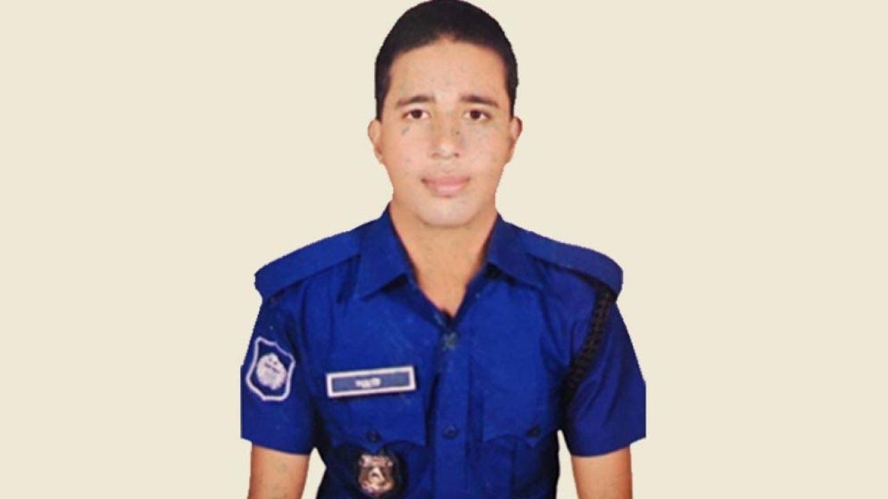 নিজের অস্ত্রের গুলিতে পুলিশ সদস্য নিহত