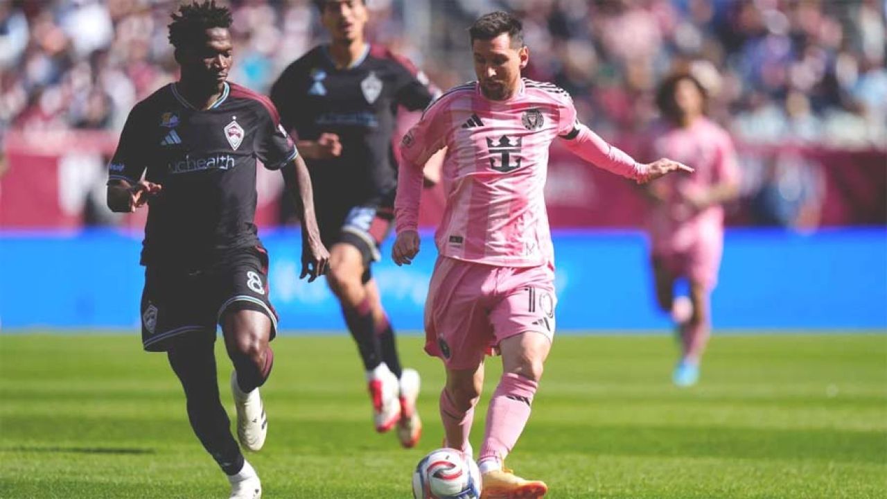 জোড়া গোলে মায়ামিকে জেতালেন মেসি