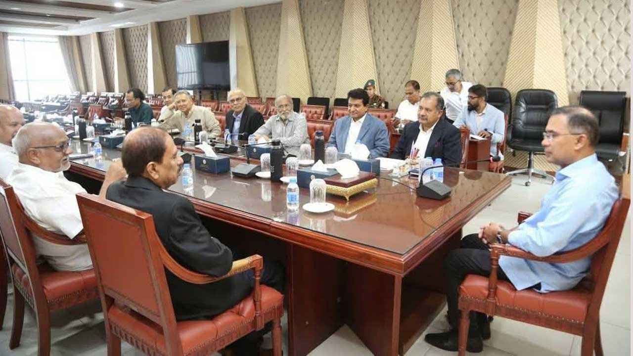 গণমাধ্যমের স্বাধীনতায় হস্তক্ষেপ করবে না সরকার, আশ্বাস প্রধানমন্ত্রীর