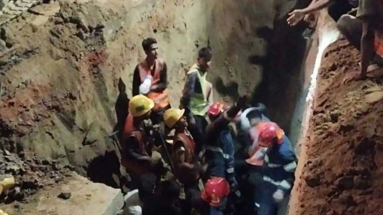 চট্টগ্রাম ওয়াসার খনন কাজের সময় মাটি ধস, ২ শ্রমিক নিহত