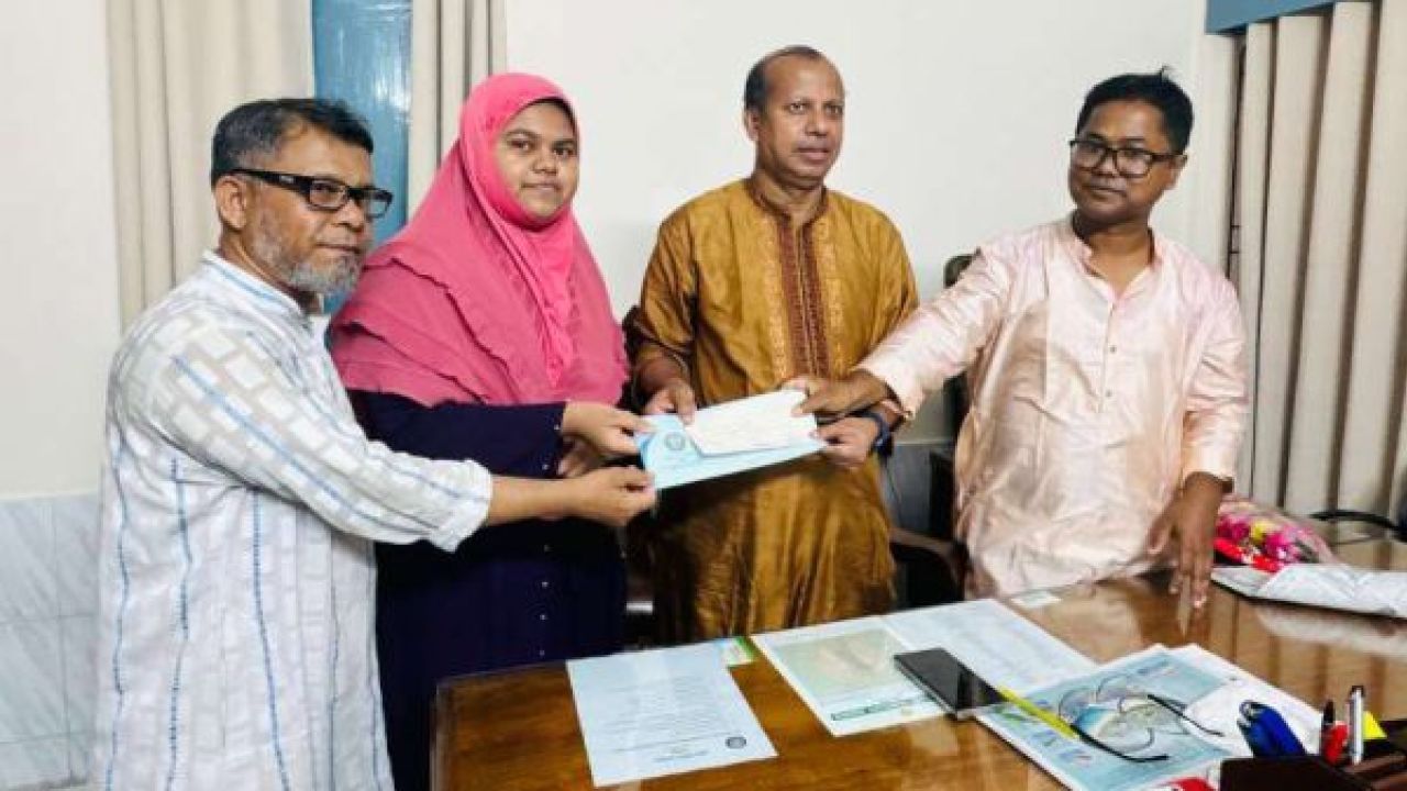 তাপস্বীর চিকিৎসক হওয়ার স্বপ্ন পূরণে শিক্ষাবৃত্তি প্রদান