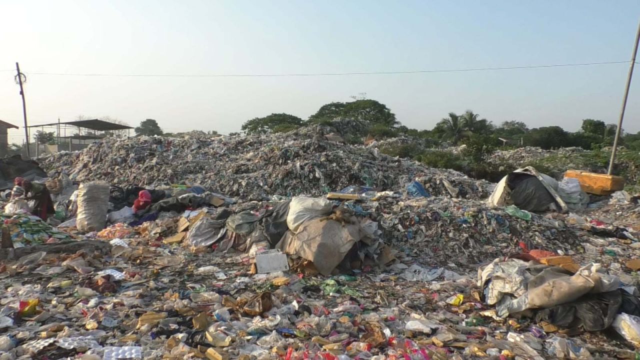 ময়মনসিংহে ৩০ বছরেও হয়নি ময়লাকান্দার স্থায়ী সমাধান