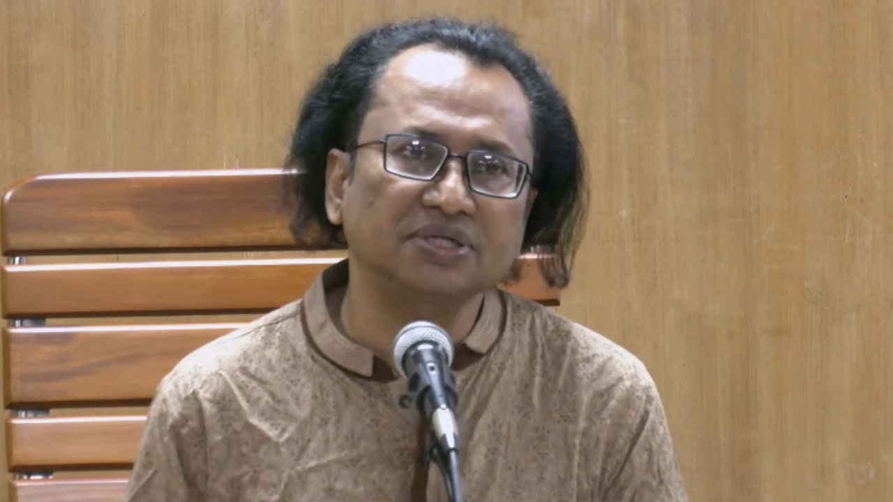 দেশে কত টন ডিজেল মজুত আছে, জানালেন তথ্য উপদেষ্টা