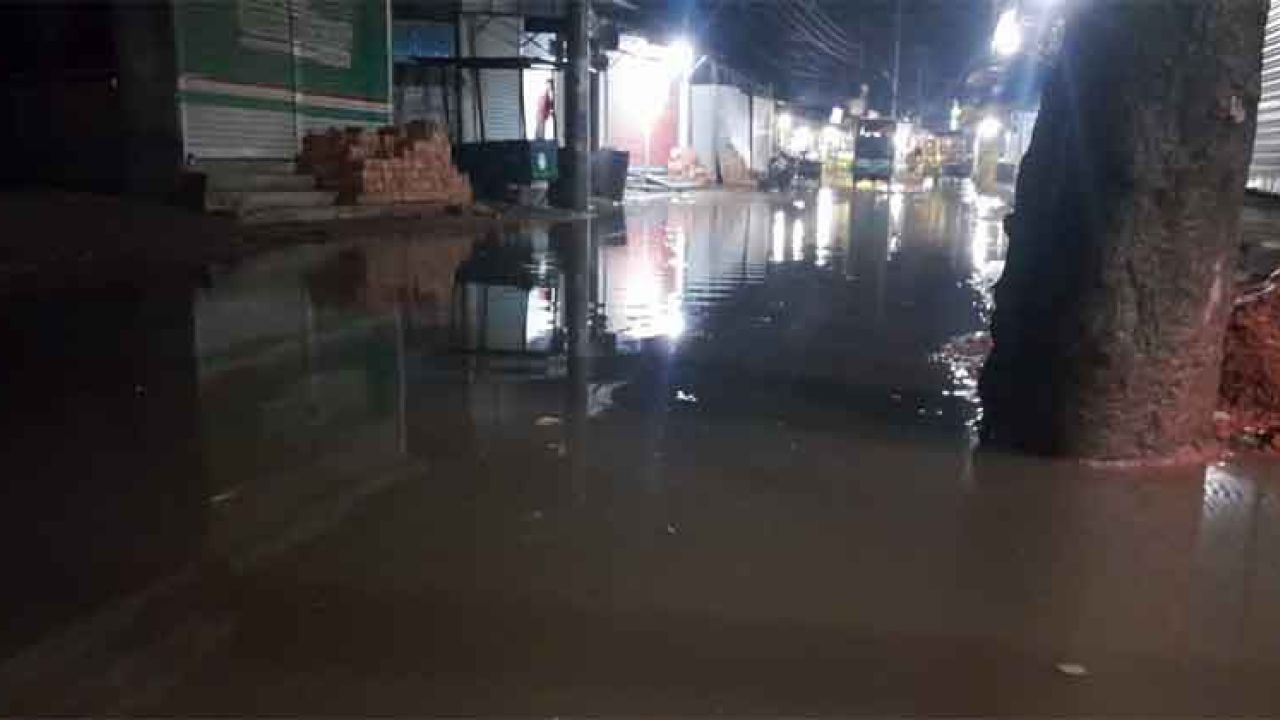 ঝিনাইগাতী  কলেজ রোডে সামান্য বৃষ্টিতে জলাবদ্ধতা