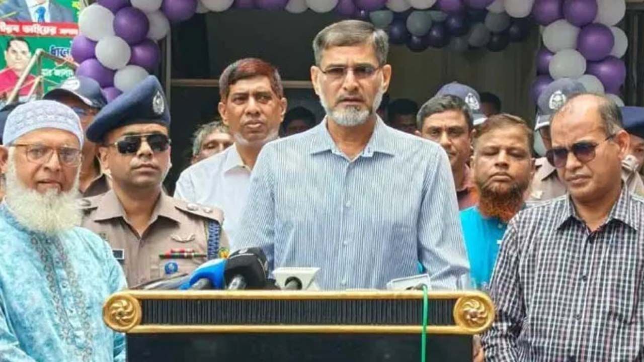 সন্ত্রাসীরা মাথাচাড়া দিয়ে ওঠার আগেই দমন করা হবে: ডিএমপি কমিশনার