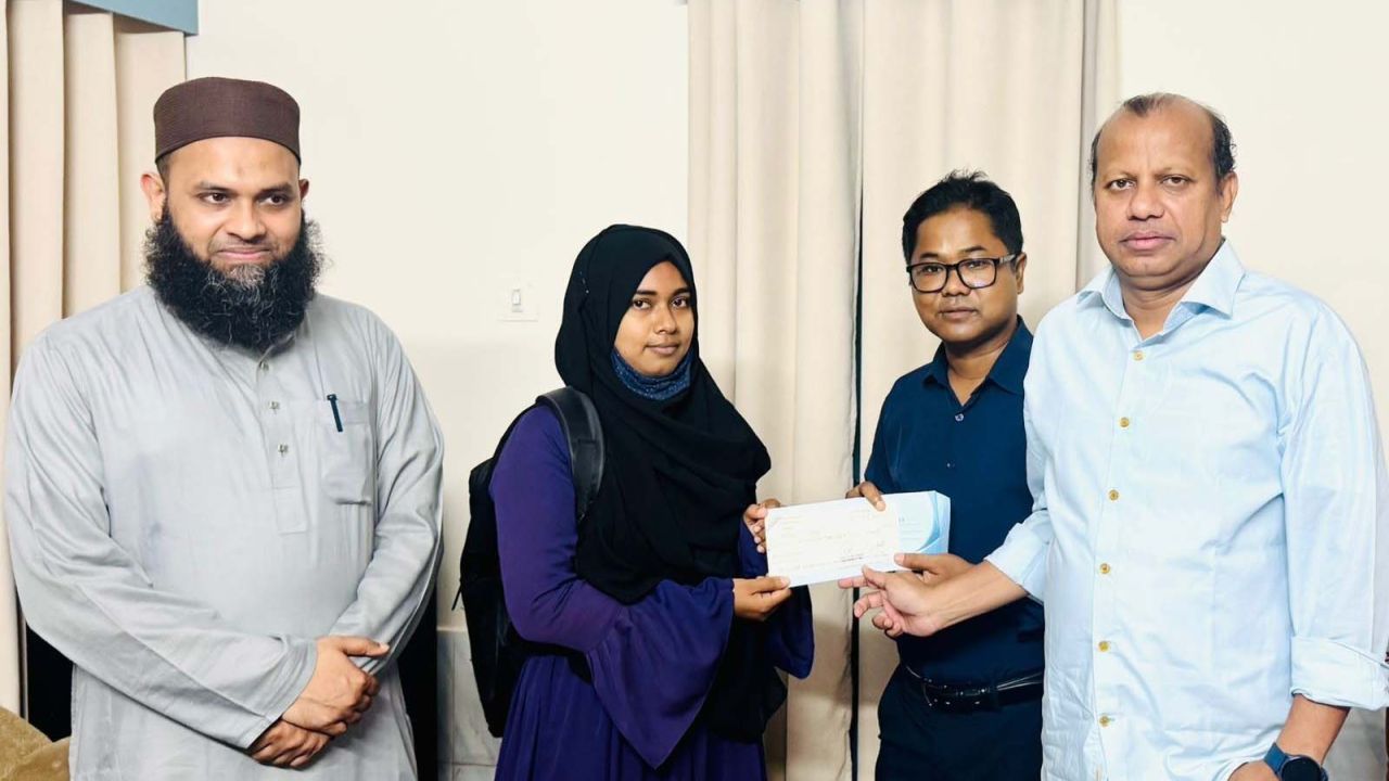 ঝিনাইগাতির মেধাবী শিক্ষার্থীকে আর্থিক সহযোগিতা