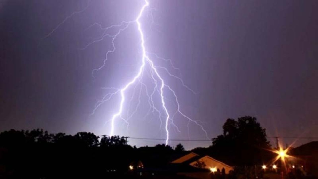 ৬ জেলায় বজ্রপাতে ৮ জনের মৃত্যু