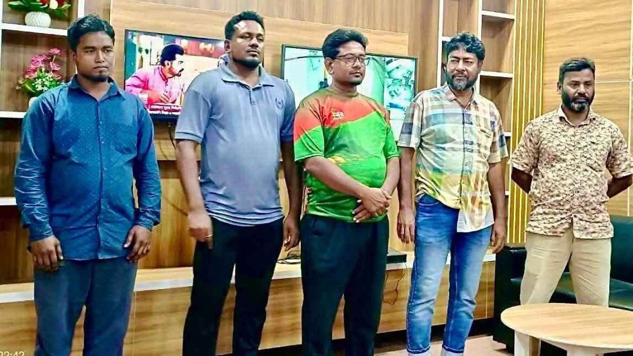মাদক কারবারিকে ছাড়াতে থানায় বিএনপি-জামায়াত পরিচয়দানকারী ৫ নেতা আটক