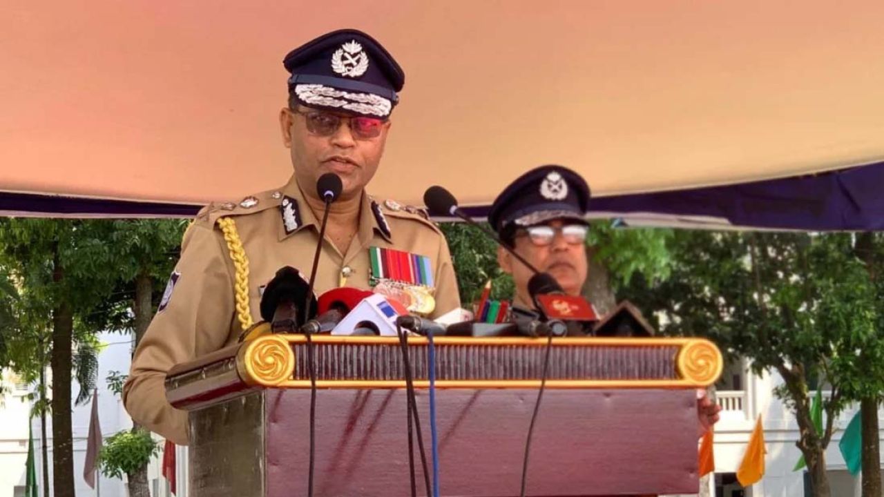 মাদক সেবনে জড়িত পুলিশ সদস্যদের কোনো ছাড় নয়: আইজিপি