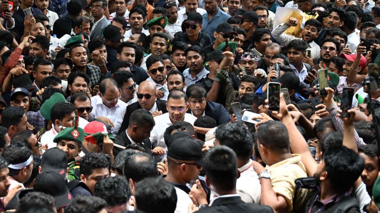 হেঁটে ক্যাম্পাস ঘুরে দেখার আক্ষেপ রয়ে গেল প্রধানমন্ত্রীর!