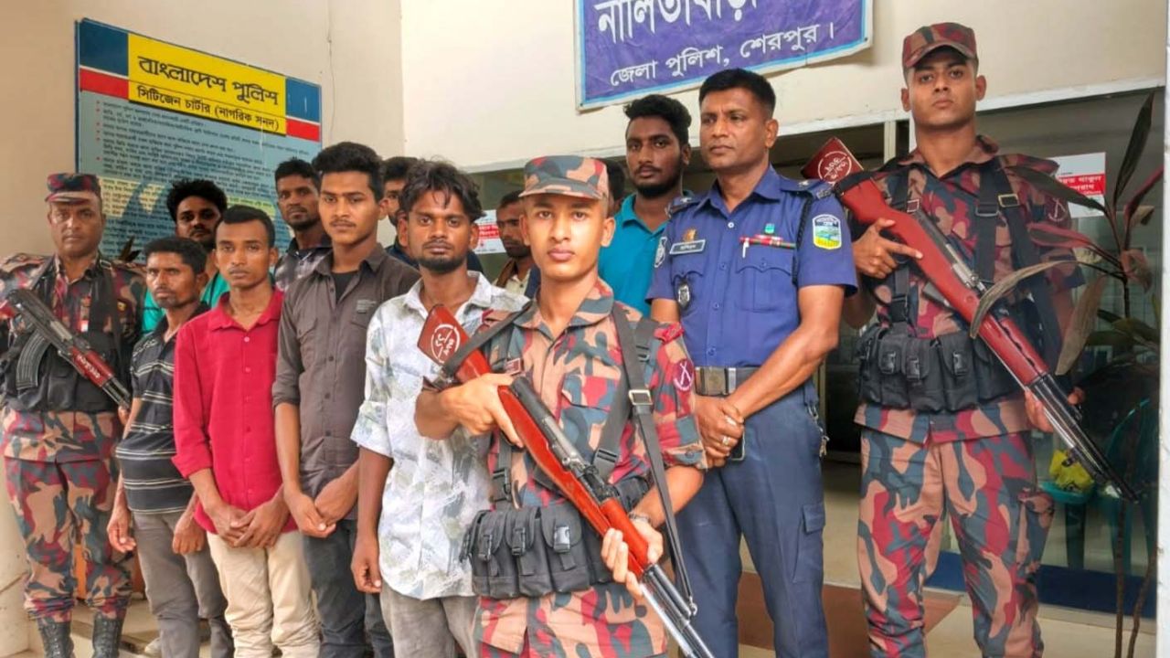 বিএসএফে’র হাতে আটক ১০ বাংলাদেশি যুবককে নাকুগাঁও চেকপোষ্ট দিয়ে হস্তান্তর