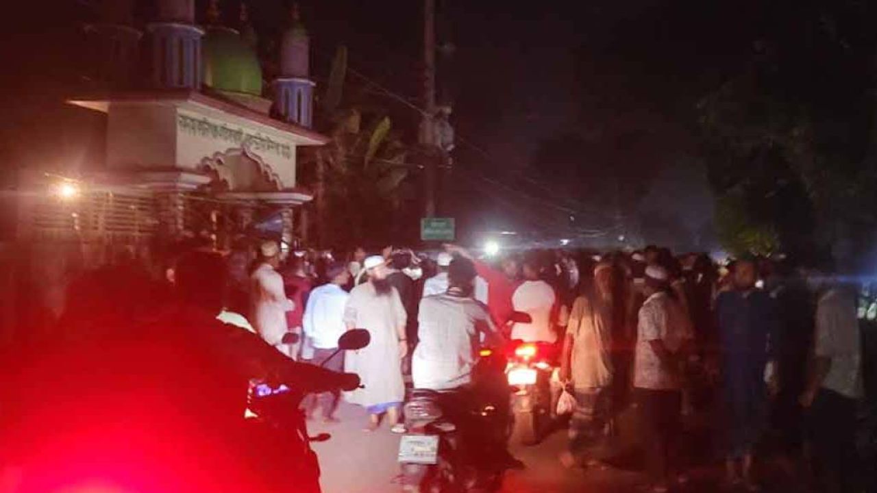 শিক্ষার্থী সাইব হত্যাকারীদের গ্রেপ্তারে ২৪ ঘণ্টার আল্টিমেটাম, শেরপুর সড়ক অবরোধ