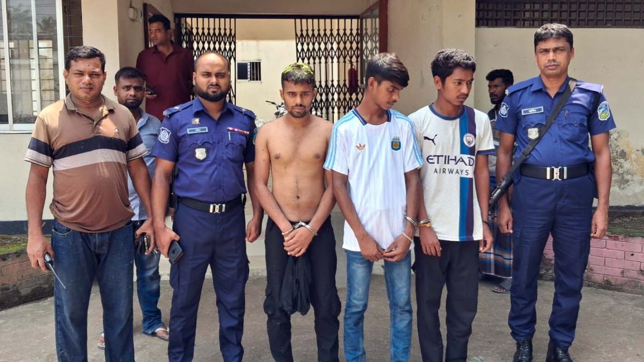 শিক্ষার্থী সাইফ হত্যার বিচারের দাবিতে উত্তাল শেরপুর, গ্রেফতার ৩