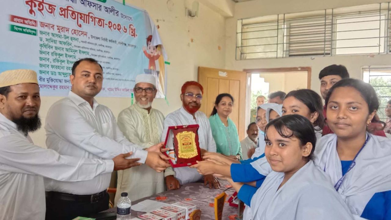 বকশীগঞ্জে শিক্ষার্থীদের নিয়ে বিজ্ঞান ভিত্তিক কুইজ প্রতিযোগিতা অনুষ্ঠিত