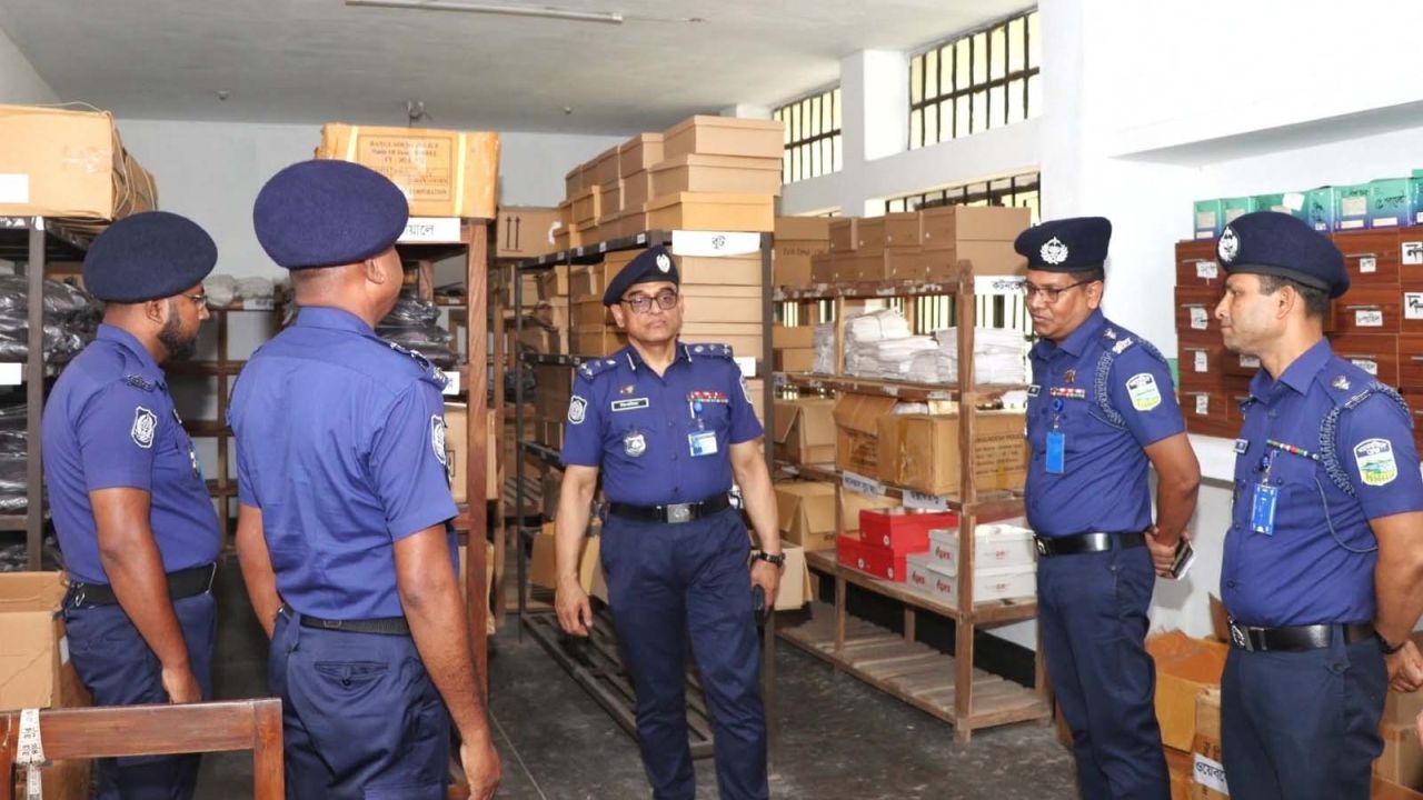 শেরপুর জেলা পুলিশের রিজার্ভ অফিস পরিদর্শন করলেন রেঞ্জ ডিআইজি