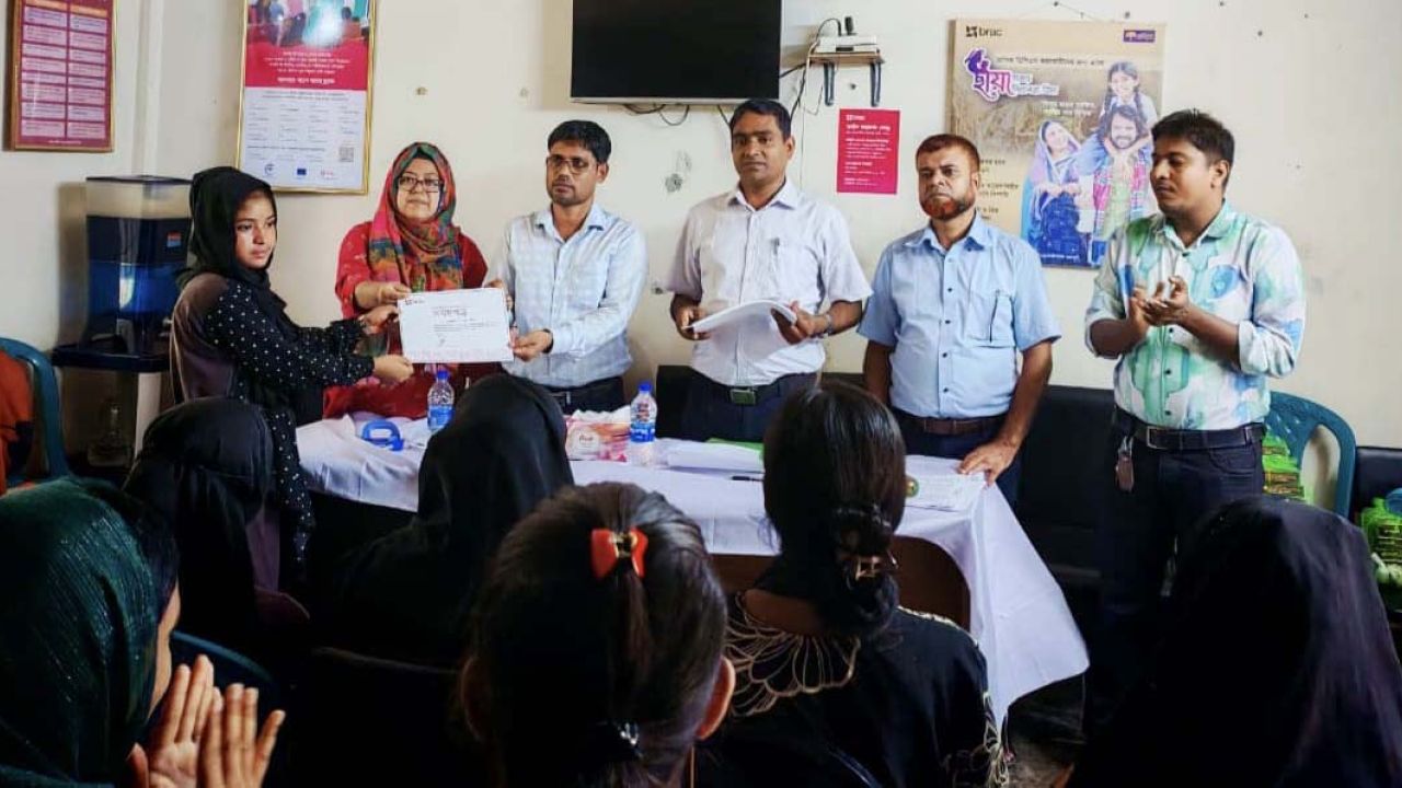 নকলায় কিশোরীদের হাঁস-মুরগি পালন বিষয়ে আয়বৃদ্ধিমূলক প্রশিক্ষণ