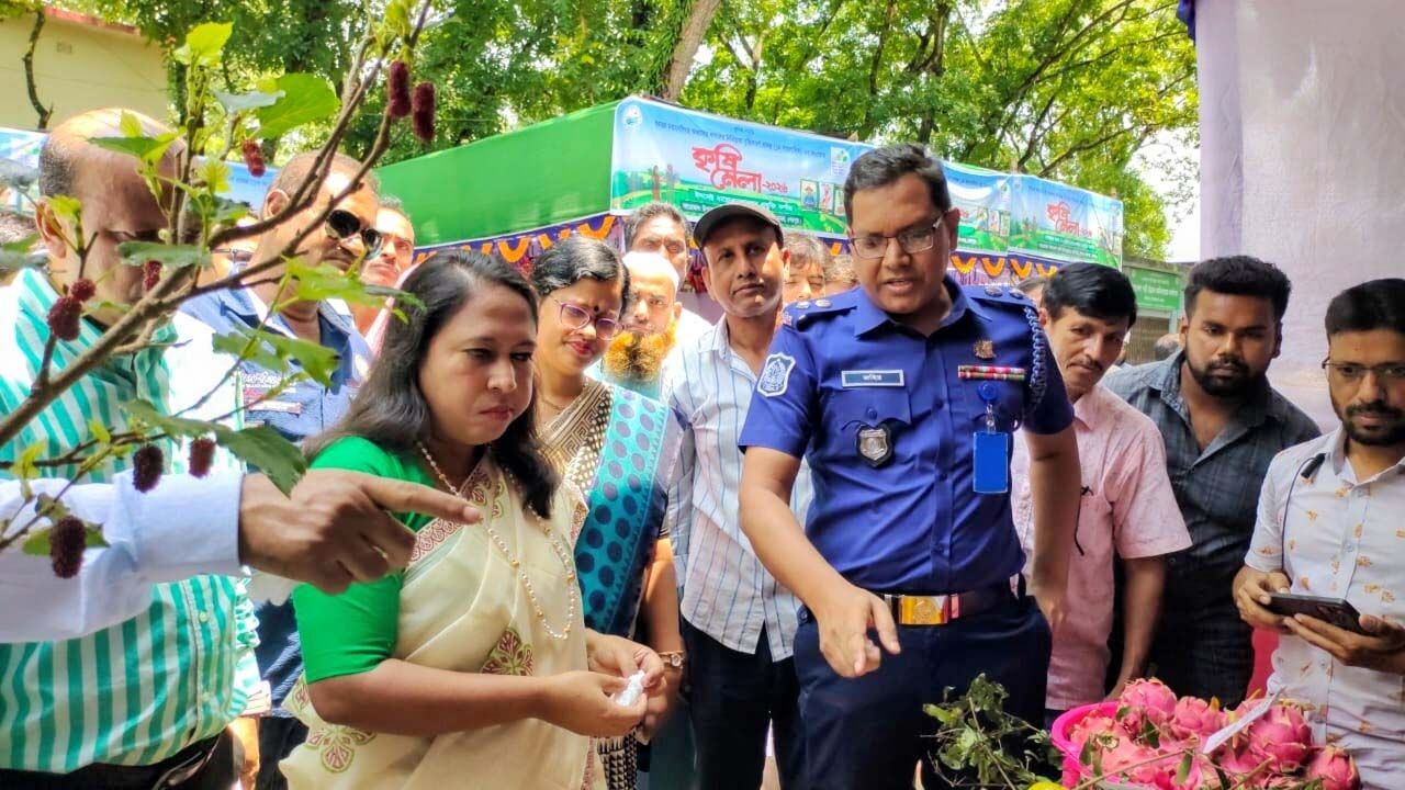 শেরপুরে ৩ দিনব্যাপী ফল ও কৃষি মেলার উদ্বোধন করলেন জেলা প্রশাসক