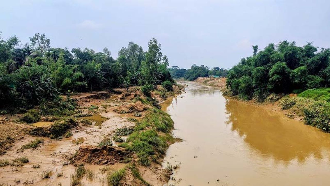 স্বাধীনতার ৫৫ বছরেও ঝিনাইগাতীর মহারশি নদীতে নির্মাণ হয়নি বেড়িবাঁধ