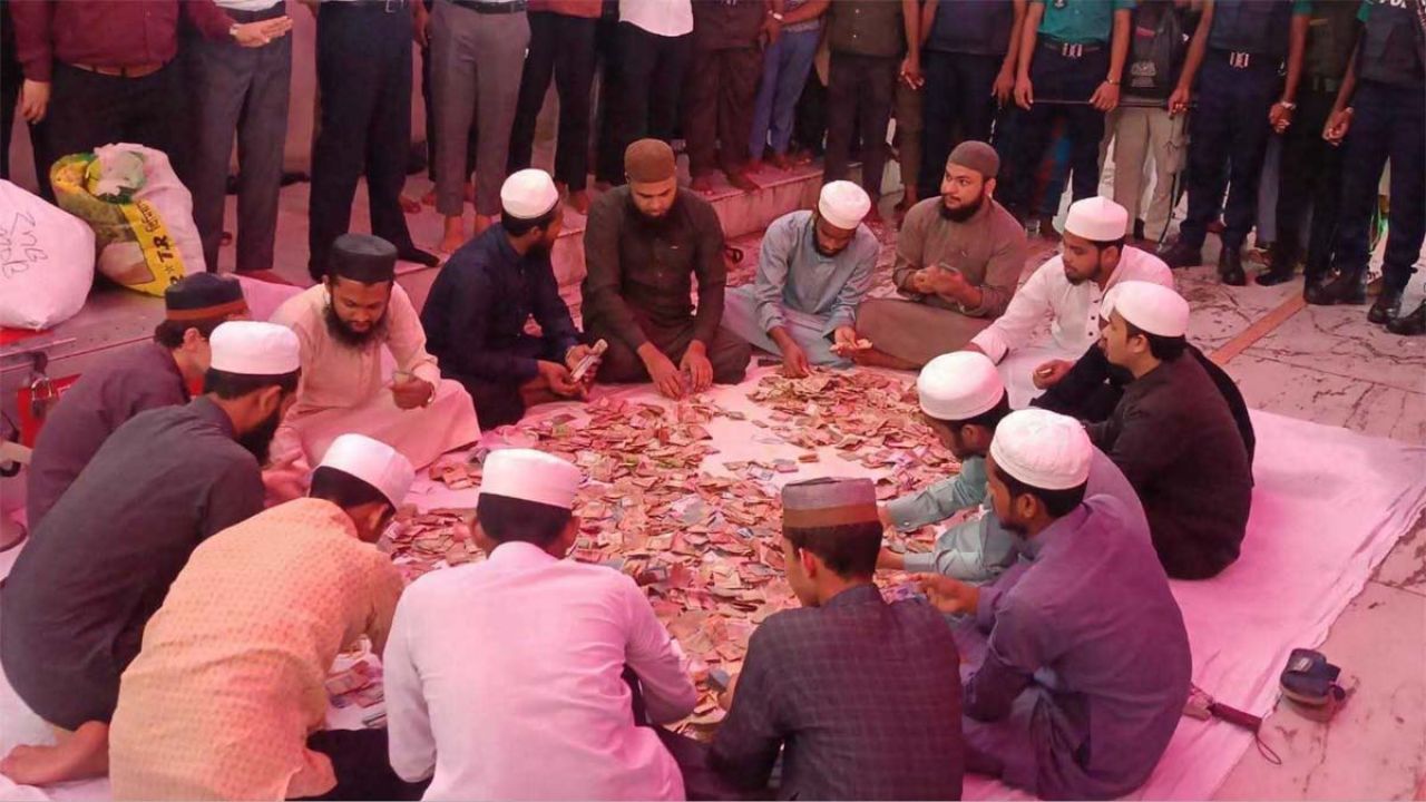 ৭০০ বছরের রীতি ভেঙে শাহজালাল মাজারে চলছে প্রকাশ্যে টাকা গণনা