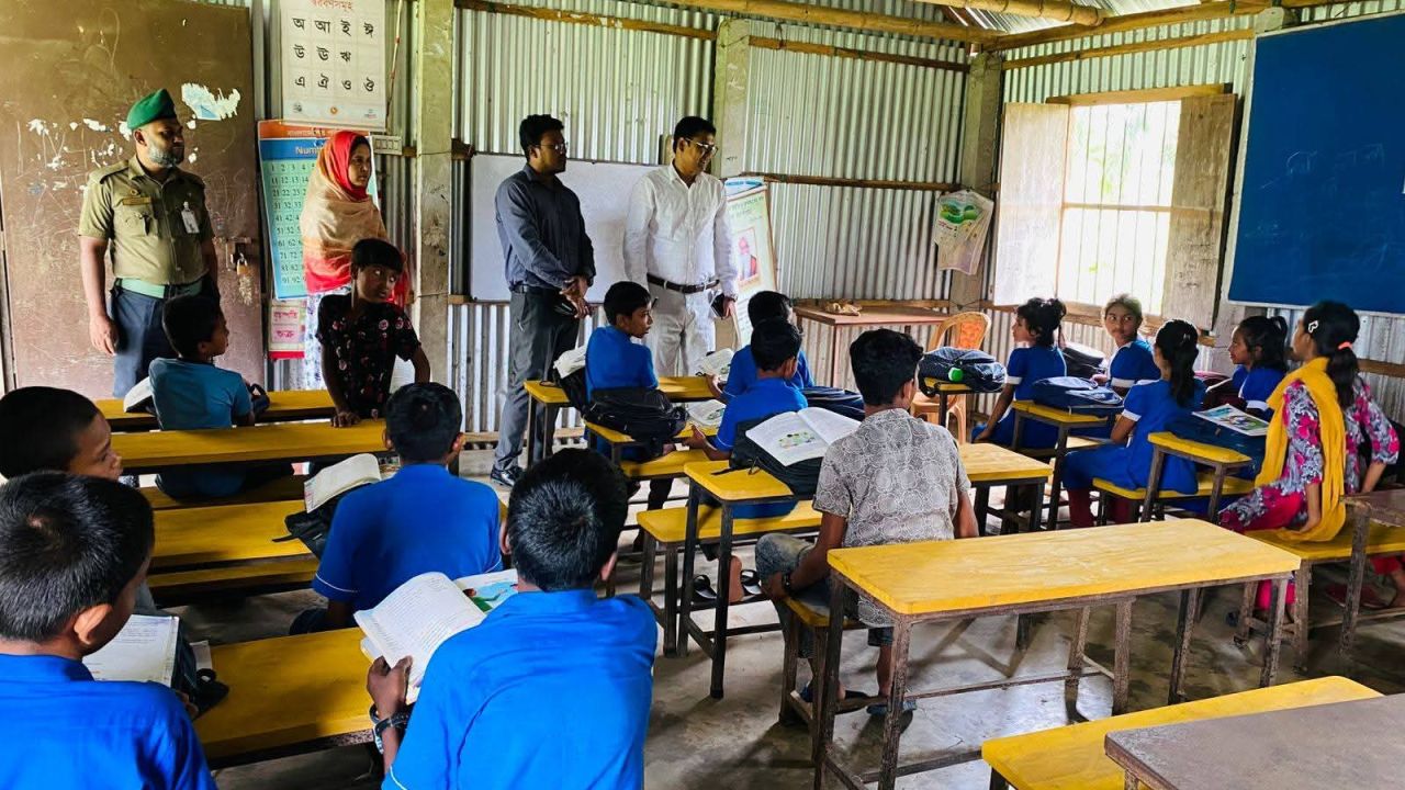ঝিনাইগাতীতে আকস্মিক বিদ্যালয় পরিদর্শনে ইউএনও