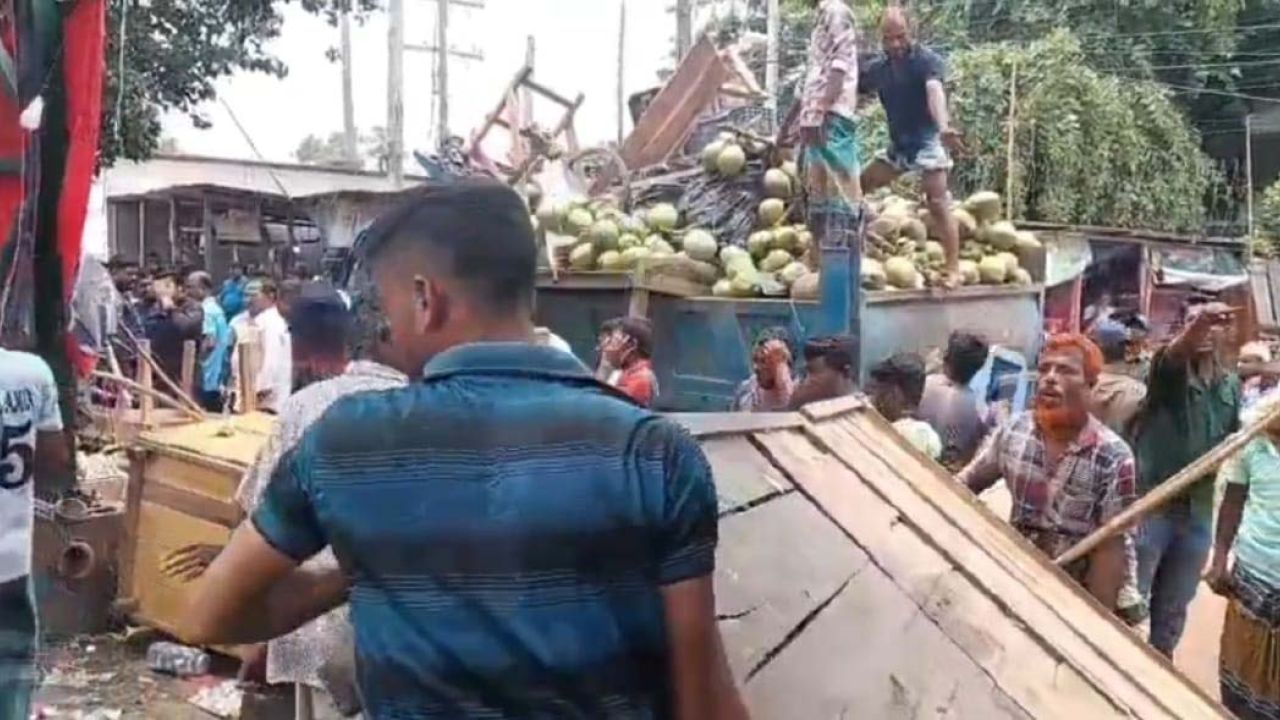 ভালুকায় মহাসড়কের পাশে অবৈধ স্থাপনা উচ্ছেদ অভিযান
