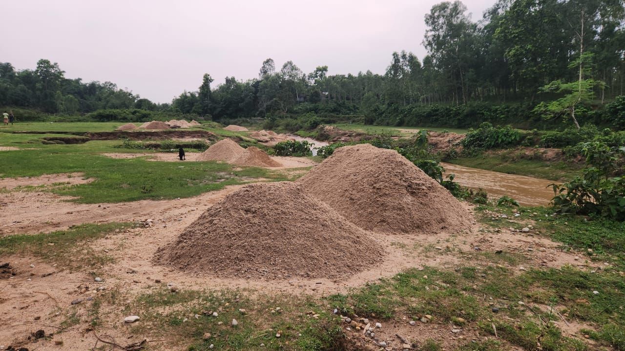 গারো পাহাড়ে অভিযান চললেও থামছে না অবৈধ বালু উত্তোলন