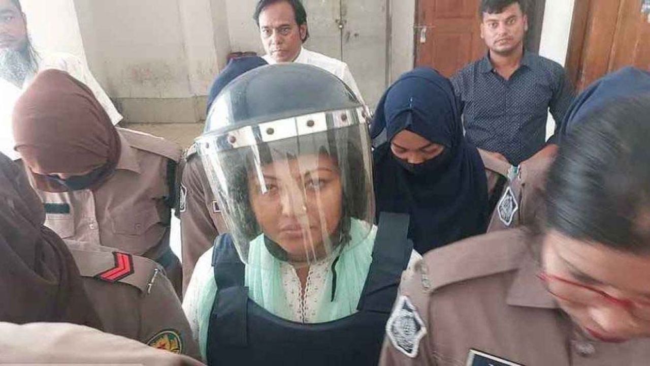 নতুন মামলায় গ্রেফতার মমতাজ, আদালতে গাইলেন ‘বুকটা ফাইট্যা যায়’ 