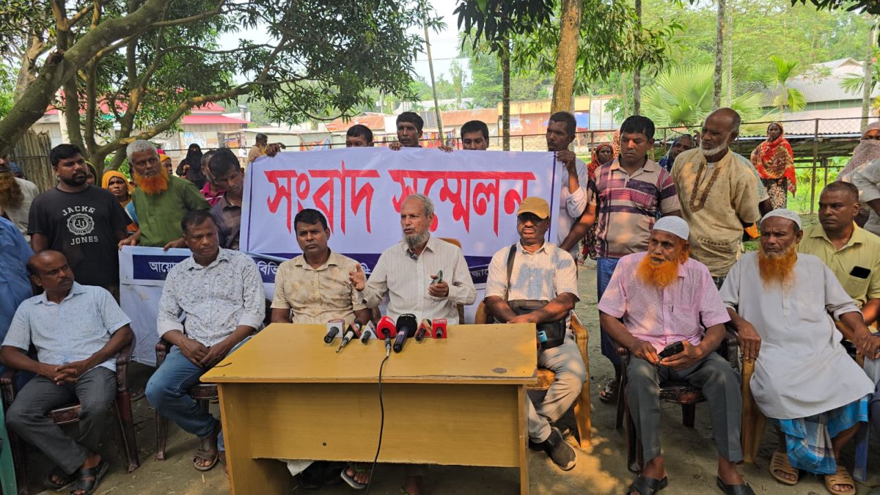 মাদারগঞ্জে সমবায় সমিতির নামে গ্রাহকদের টাকা আত্মসাৎ এর প্রতিবাদে সংবাদ সম্মেলন