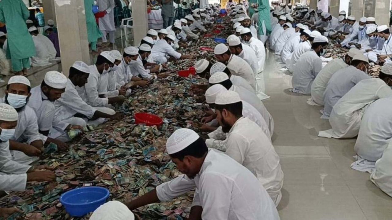 পাগলা মসজিদের দানবাক্সে ৪৩ বস্তা টাকা, চলছে গণনা