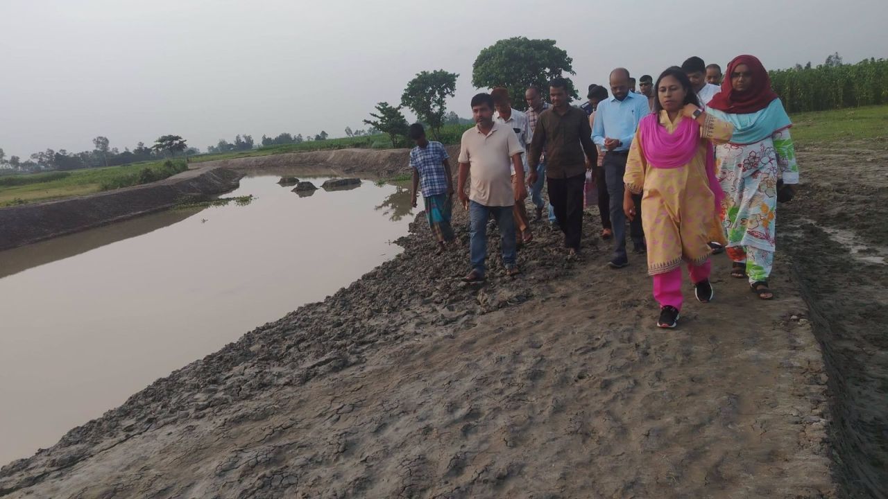 কামারেরচর খাল খনন পরিদর্শন করলেন শেরপুর জেলা প্রশাসক