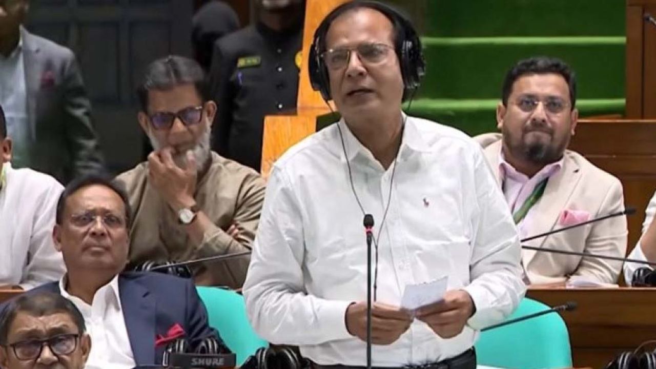 মুক্তিযুদ্ধ ও জুলাই গণ-অভ্যুত্থান একভাবে দেখার কোনো সুযোগ নেই : ত্রাণমন্ত্রী